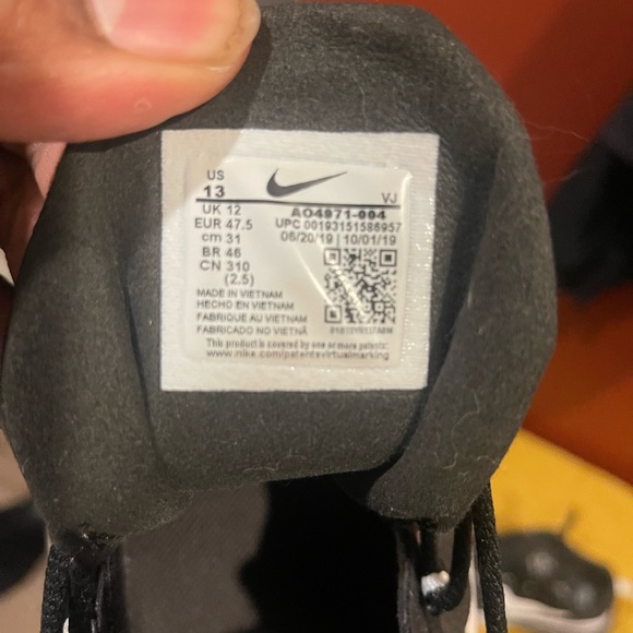 Lightly worn NIKE REACT - Picture 2 of 2